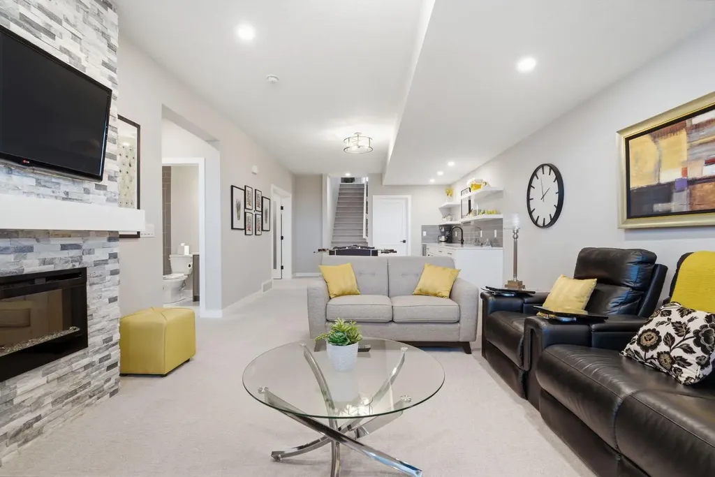 408 Crestridge Common SW Calgary AB T3B 6J5