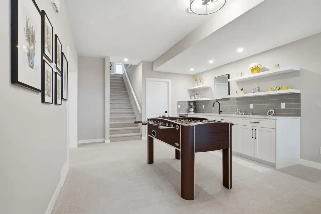 408 Crestridge Common SW Calgary AB T3B 6J5