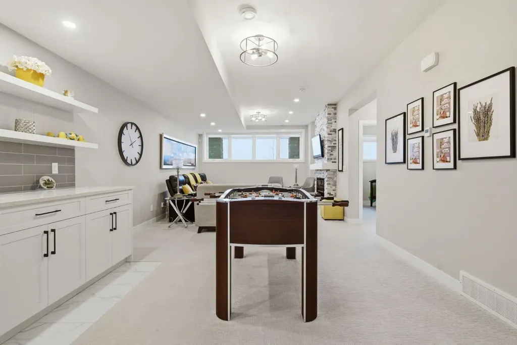 408 Crestridge Common SW Calgary AB T3B 6J5