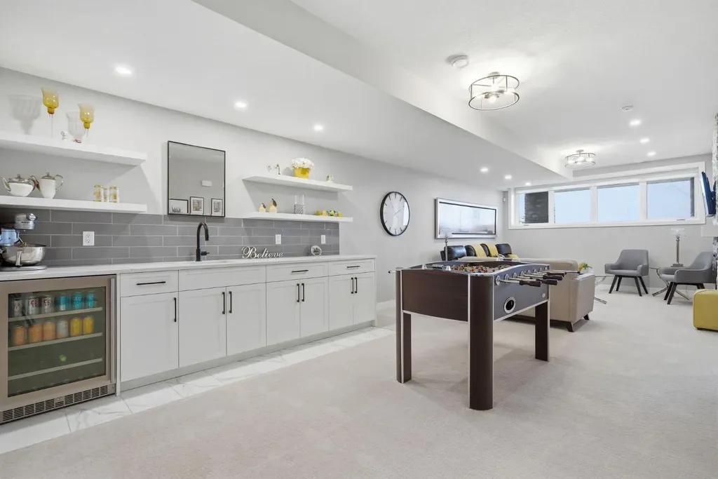 408 Crestridge Common SW Calgary AB T3B 6J5