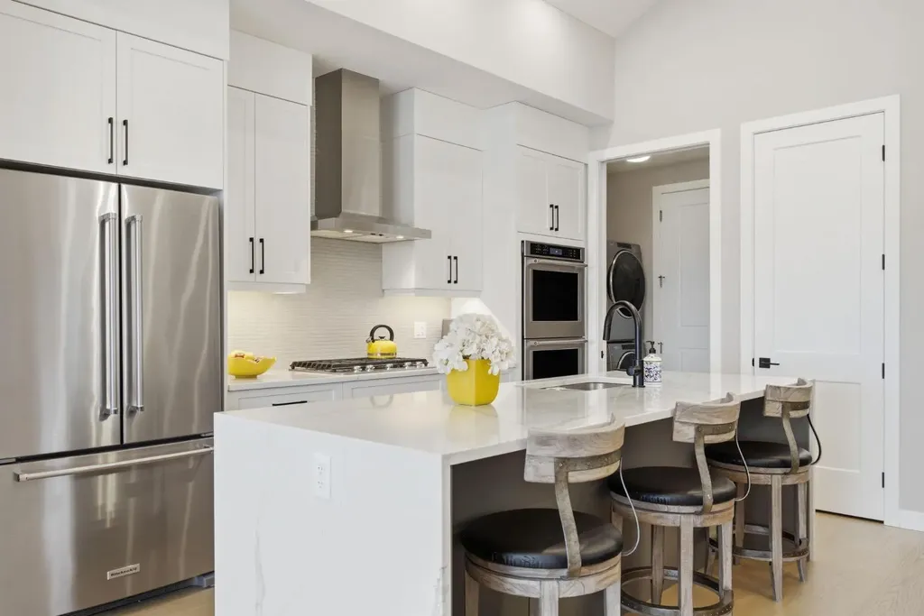 408 Crestridge Common SW Calgary AB T3B 6J5