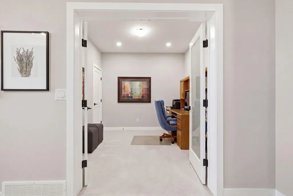 408 Crestridge Common SW Calgary AB T3B 6J5