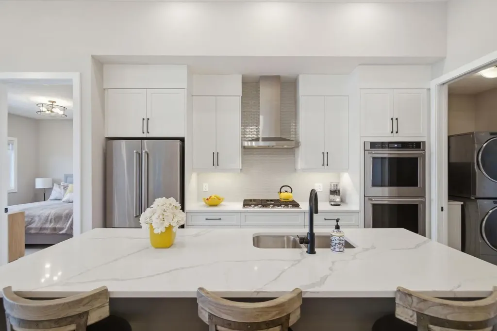 408 Crestridge Common SW Calgary AB T3B 6J5