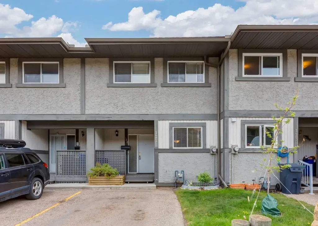 7172 Coach Hill Road SW Calgary AB T3H 1C8