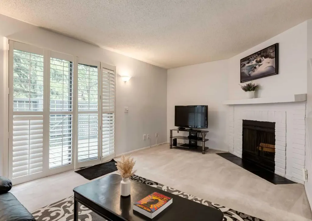 7172 Coach Hill Road SW Calgary AB T3H 1C8