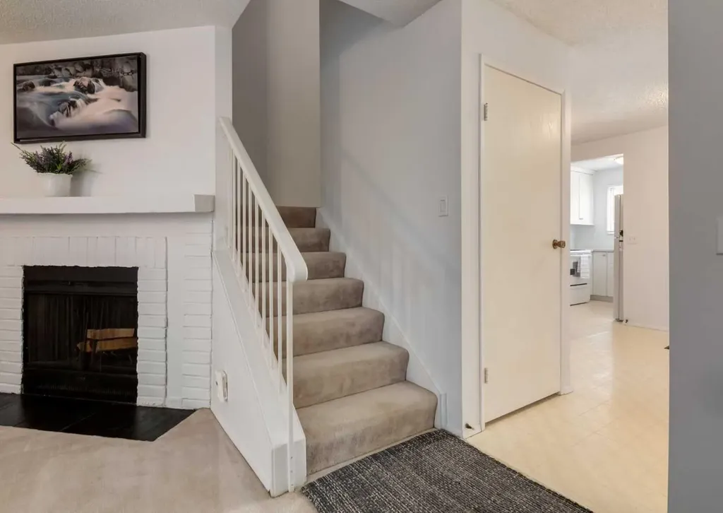 7172 Coach Hill Road SW Calgary AB T3H 1C8