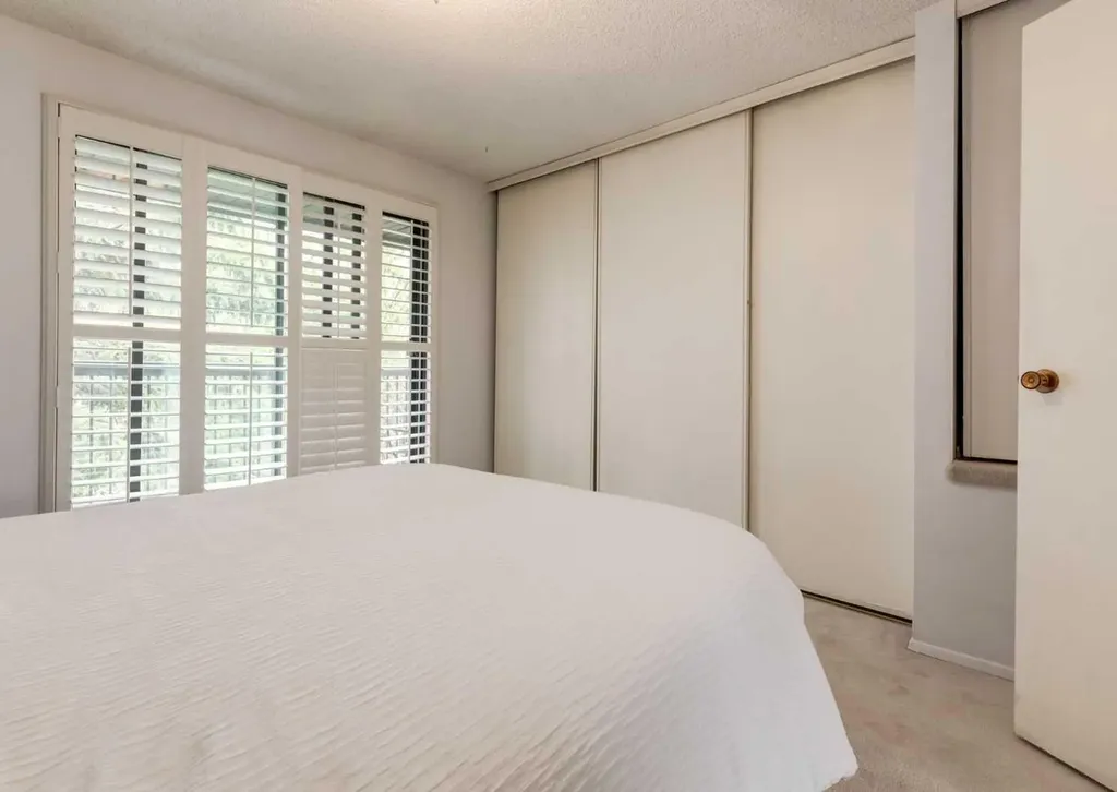7172 Coach Hill Road SW Calgary AB T3H 1C8
