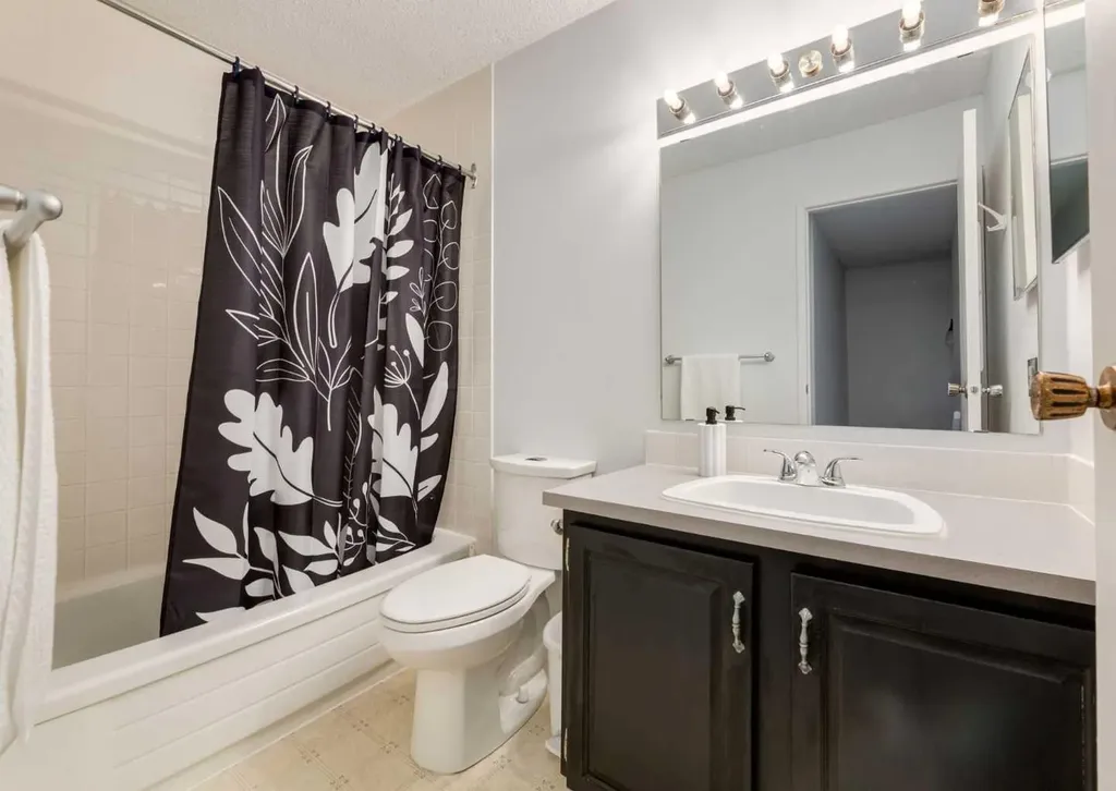 7172 Coach Hill Road SW Calgary AB T3H 1C8