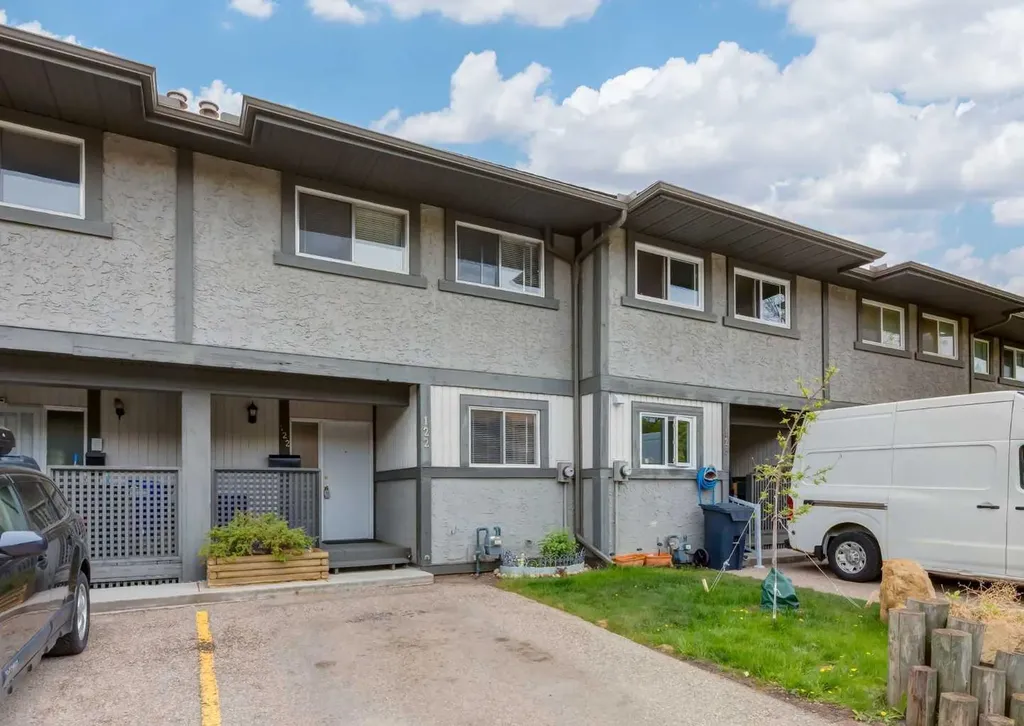 7172 Coach Hill Road SW Calgary AB T3H 1C8