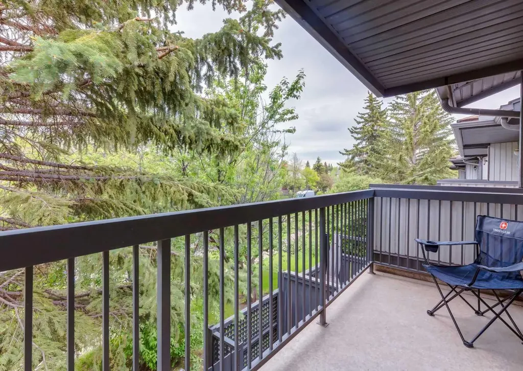 7172 Coach Hill Road SW Calgary AB T3H 1C8
