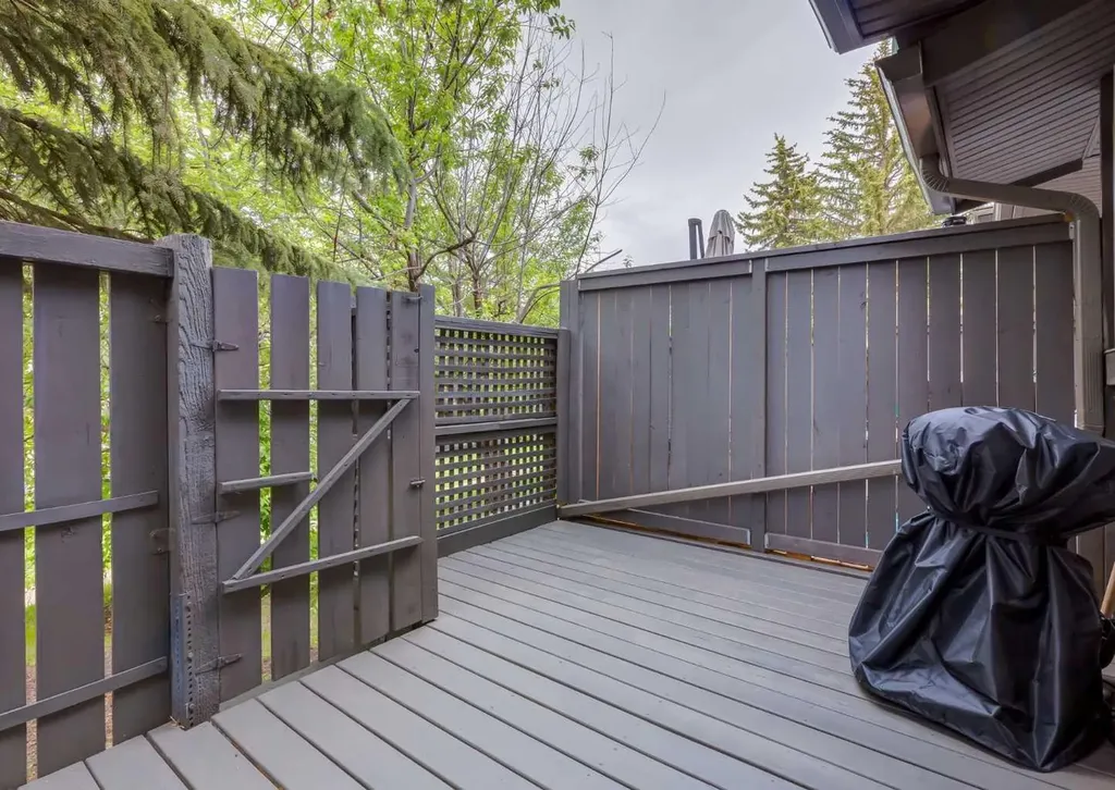7172 Coach Hill Road SW Calgary AB T3H 1C8