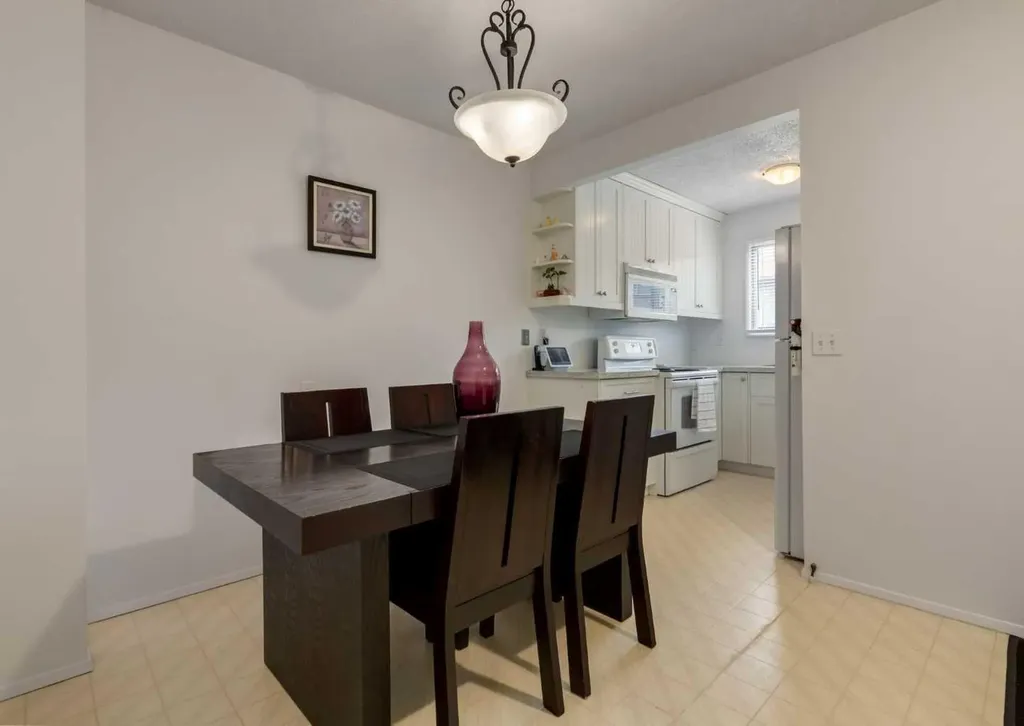 7172 Coach Hill Road SW Calgary AB T3H 1C8
