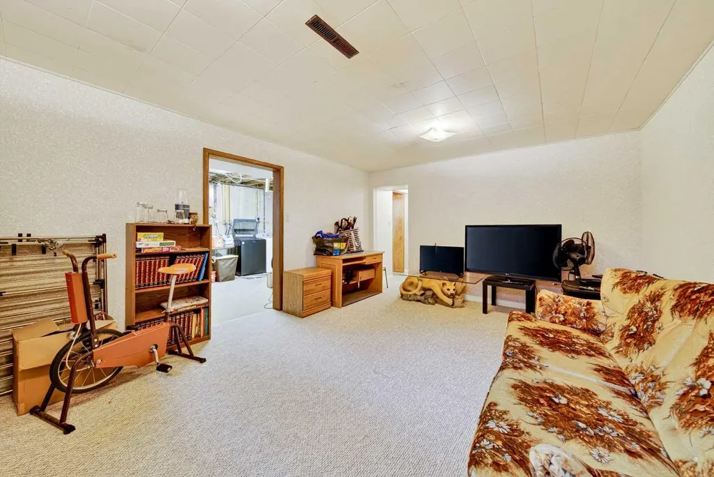 1813 123 Street Blairmore AB T0K0E0