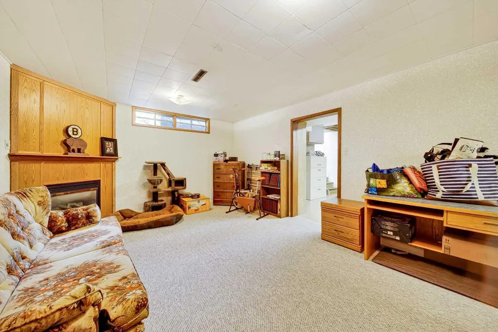 1813 123 Street Blairmore AB T0K0E0