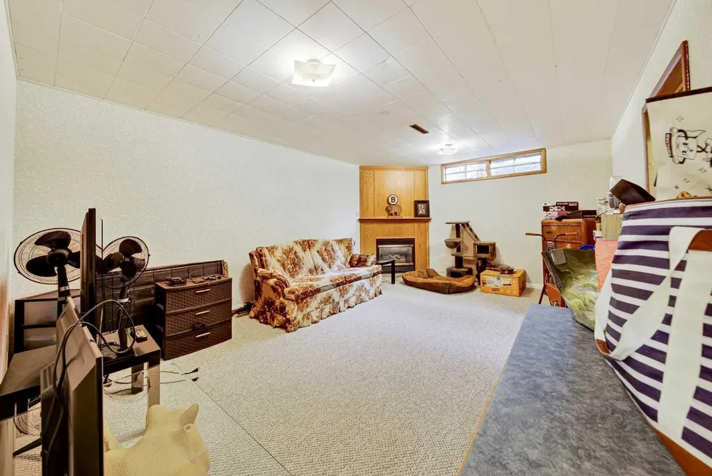 1813 123 Street Blairmore AB T0K0E0