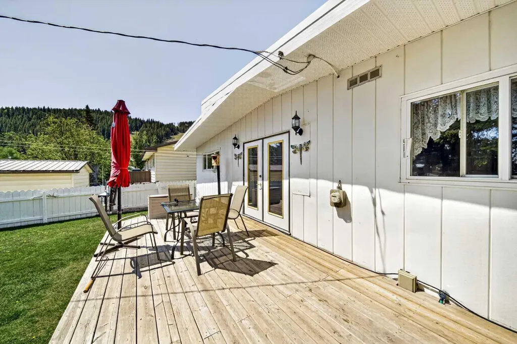 1813 123 Street Blairmore AB T0K0E0