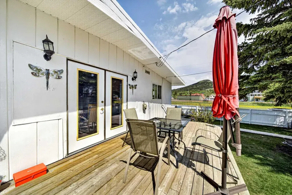 1813 123 Street Blairmore AB T0K0E0