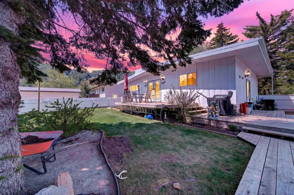 1813 123 Street Blairmore AB T0K0E0