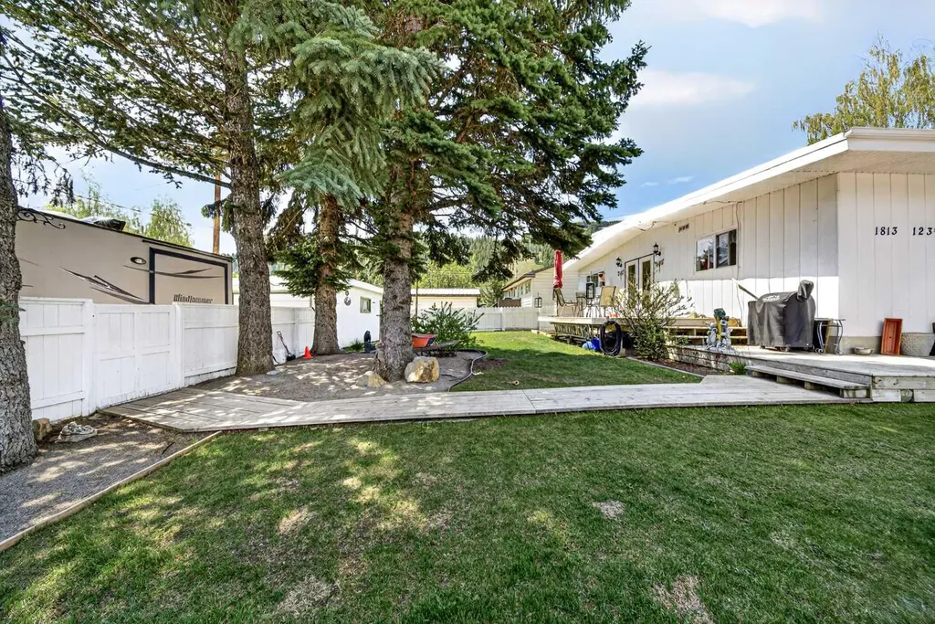 1813 123 Street Blairmore AB T0K0E0
