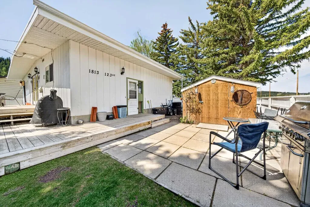 1813 123 Street Blairmore AB T0K0E0