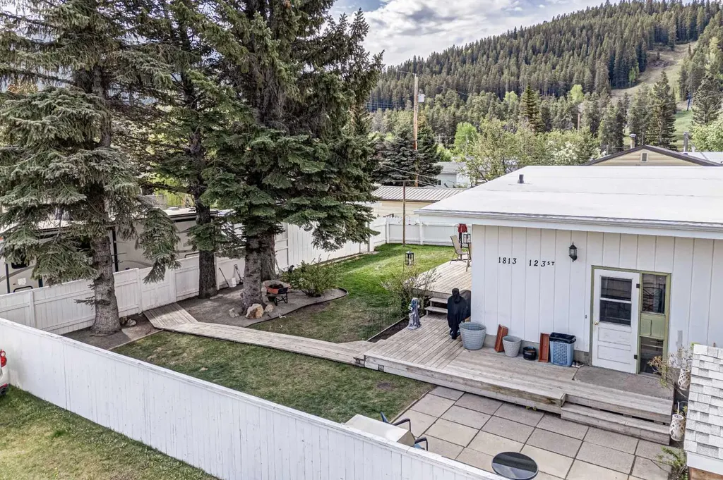 1813 123 Street Blairmore AB T0K0E0