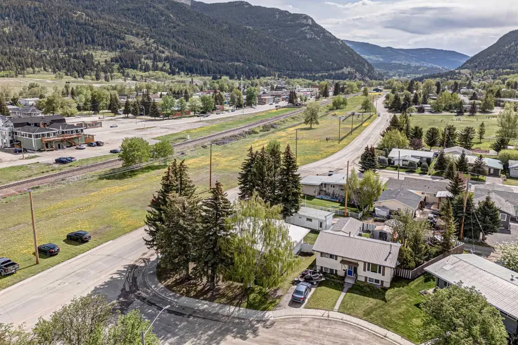 1813 123 Street Blairmore AB T0K0E0