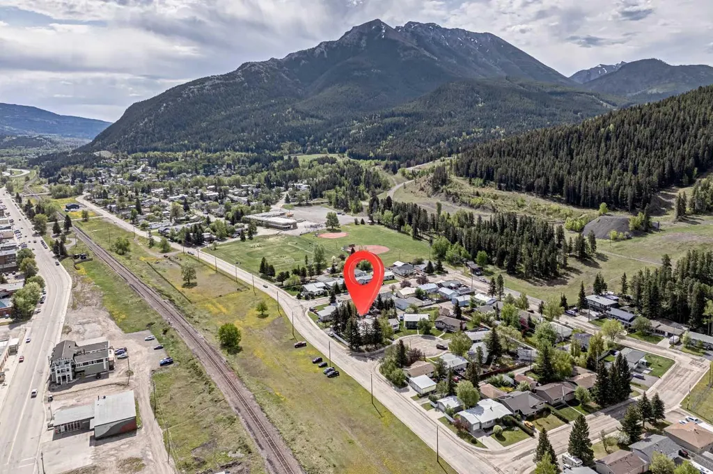 1813 123 Street Blairmore AB T0K0E0