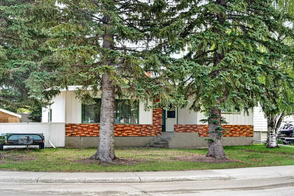 1813 123 Street Blairmore AB T0K0E0