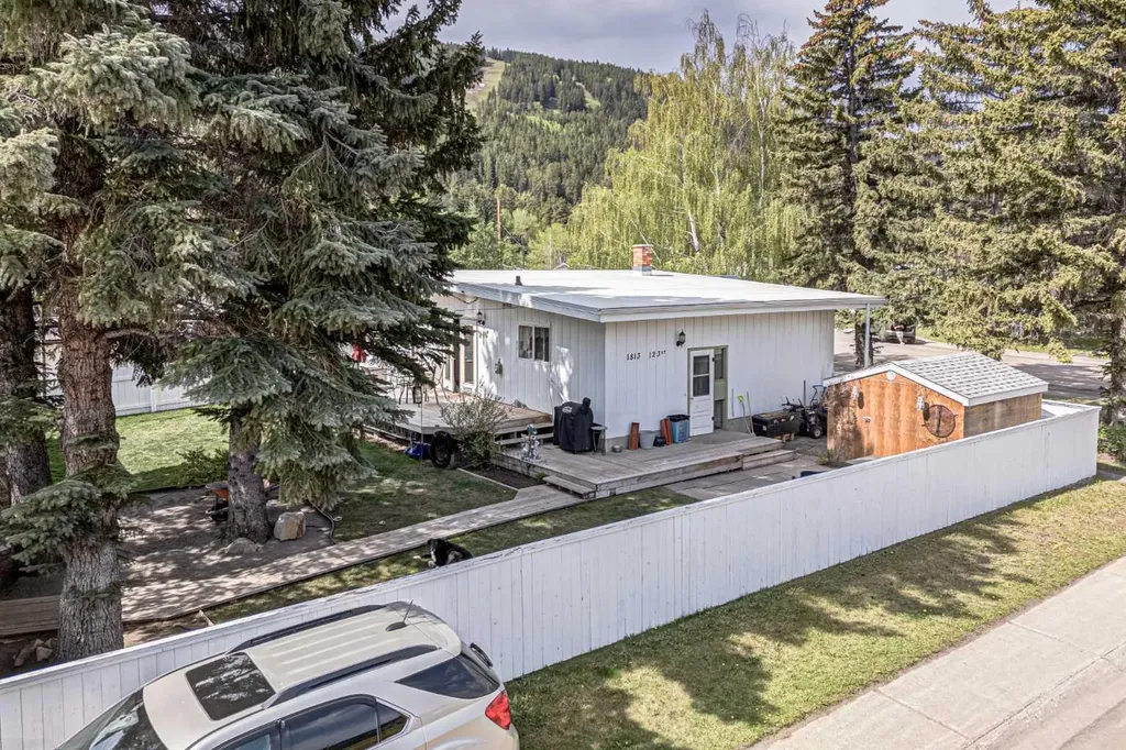 1813 123 Street Blairmore AB T0K0E0