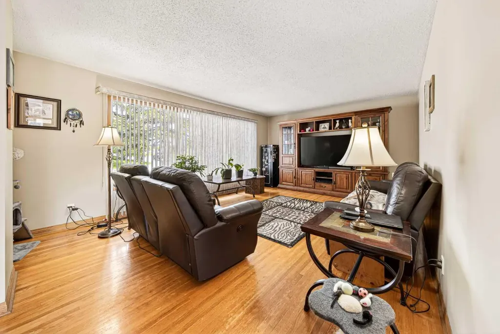 1813 123 Street Blairmore AB T0K0E0