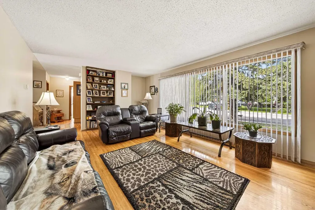 1813 123 Street Blairmore AB T0K0E0