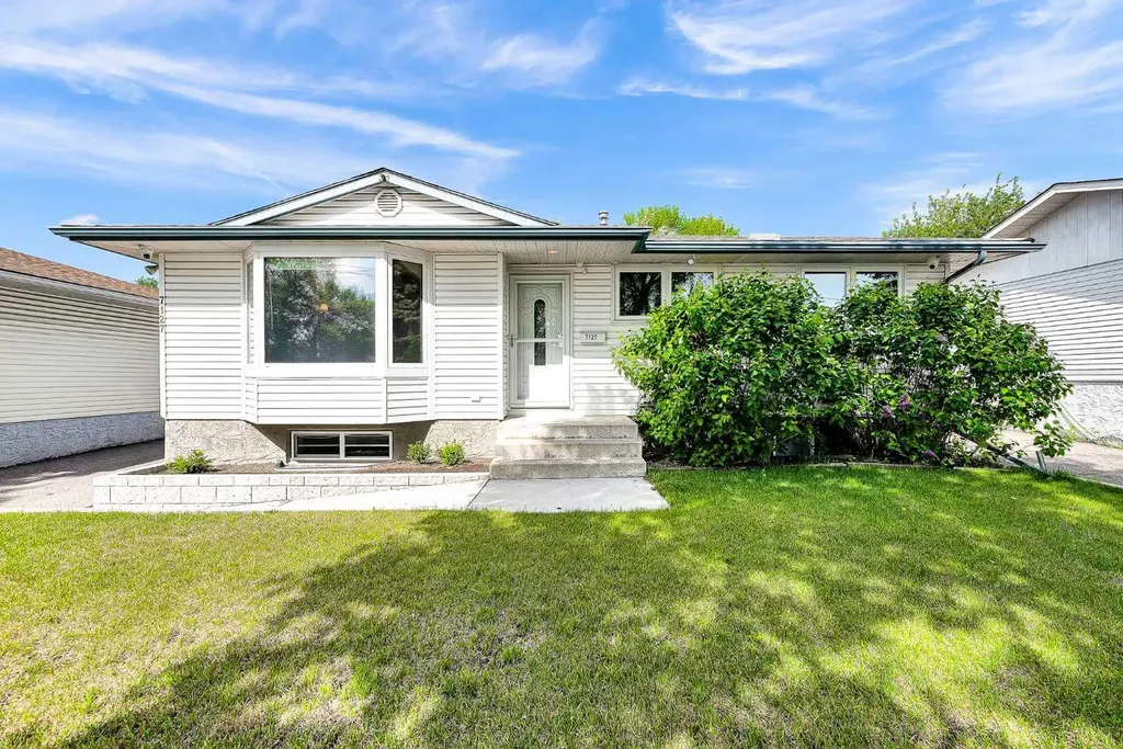 7127 18 Street SE Calgary AB T2C 1K2