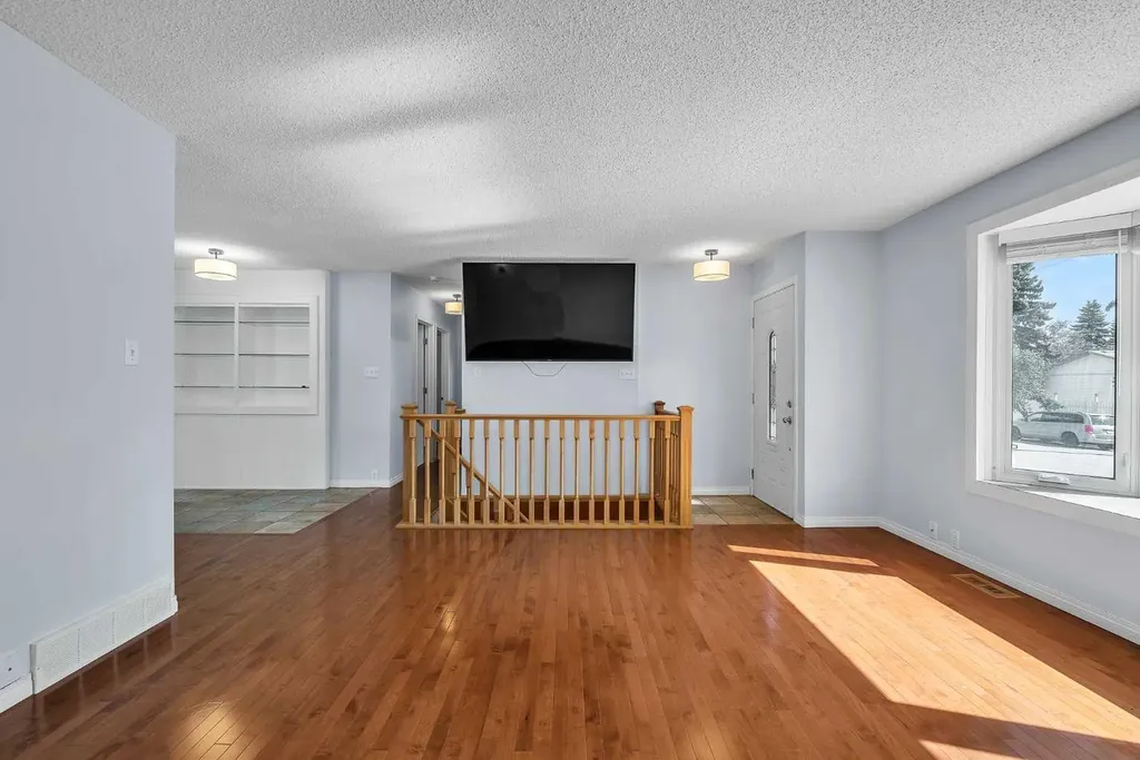 7127 18 Street SE Calgary AB T2C 1K2