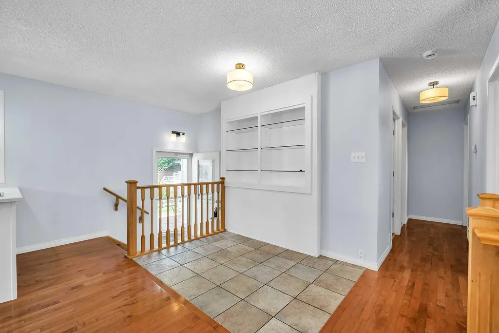 7127 18 Street SE Calgary AB T2C 1K2