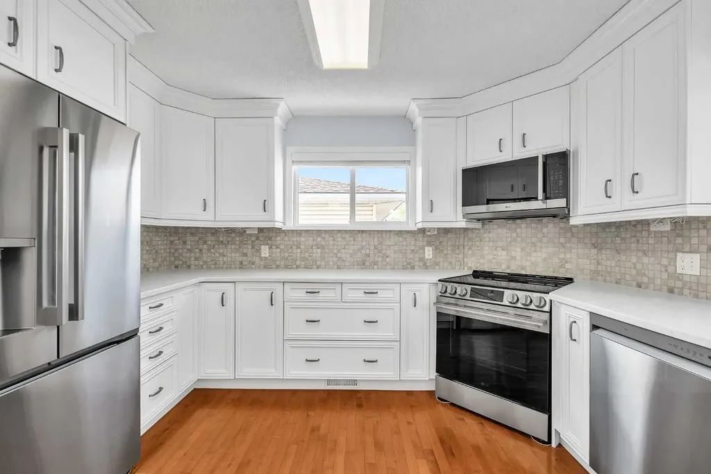 7127 18 Street SE Calgary AB T2C 1K2