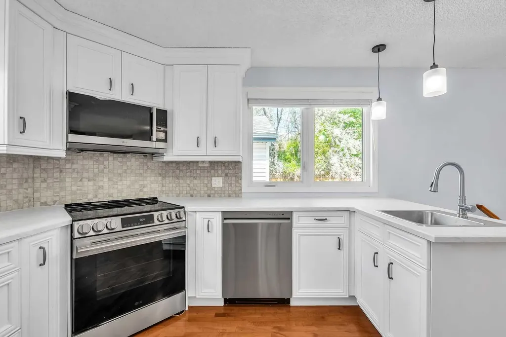 7127 18 Street SE Calgary AB T2C 1K2
