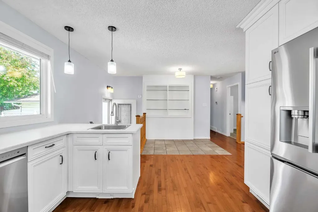 7127 18 Street SE Calgary AB T2C 1K2