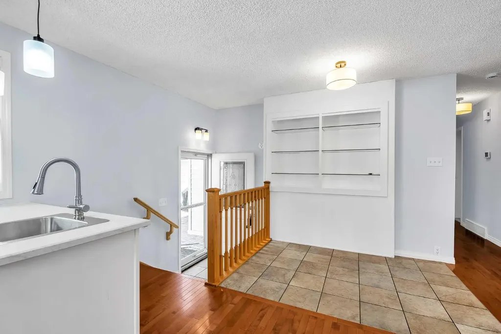 7127 18 Street SE Calgary AB T2C 1K2