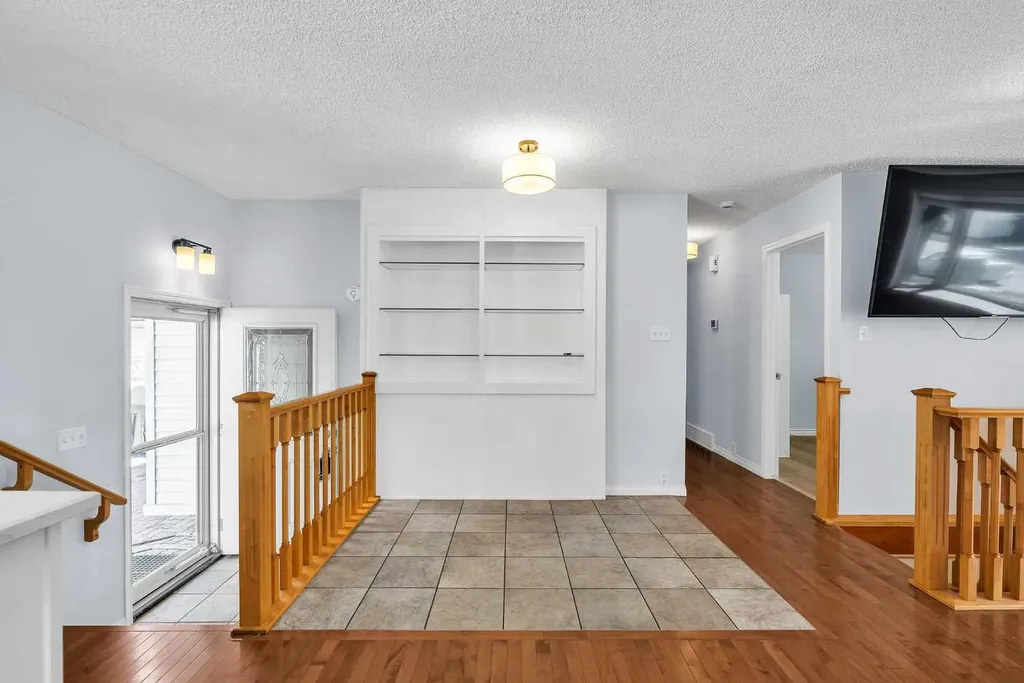 7127 18 Street SE Calgary AB T2C 1K2