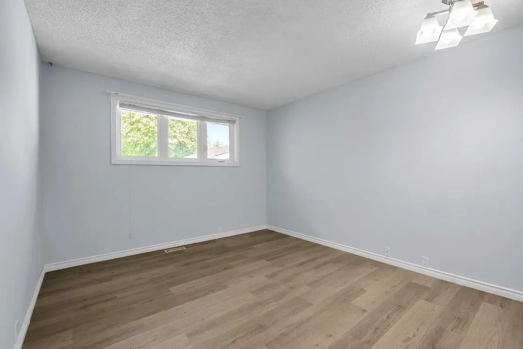 7127 18 Street SE Calgary AB T2C 1K2