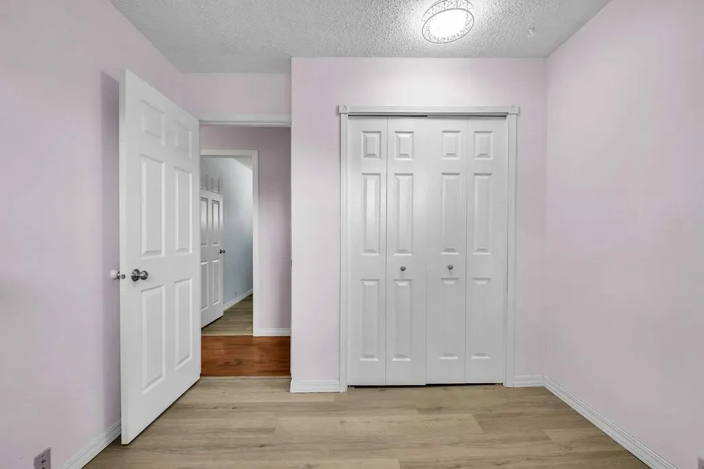 7127 18 Street SE Calgary AB T2C 1K2