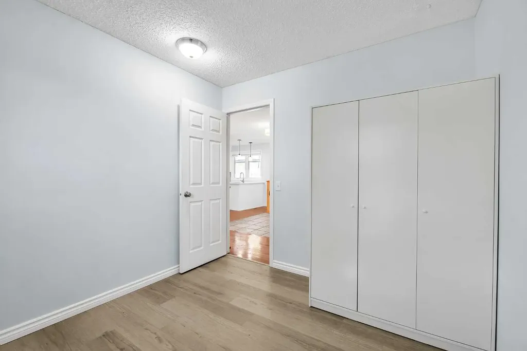 7127 18 Street SE Calgary AB T2C 1K2