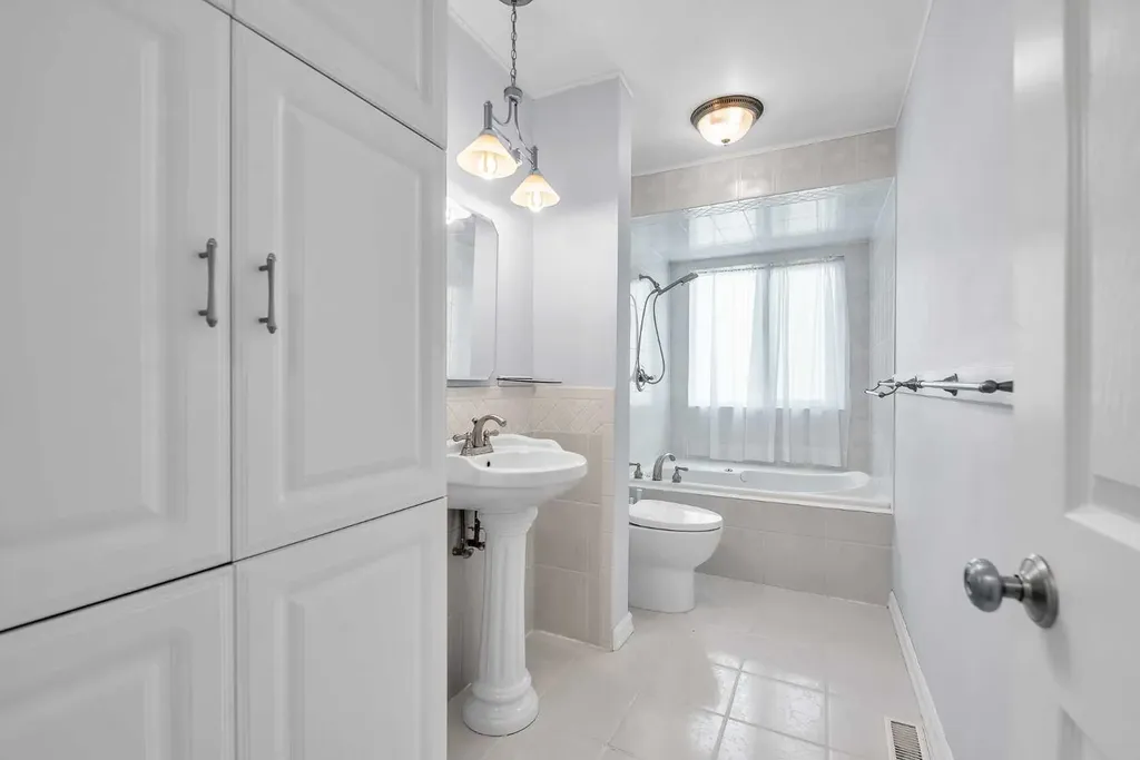 7127 18 Street SE Calgary AB T2C 1K2
