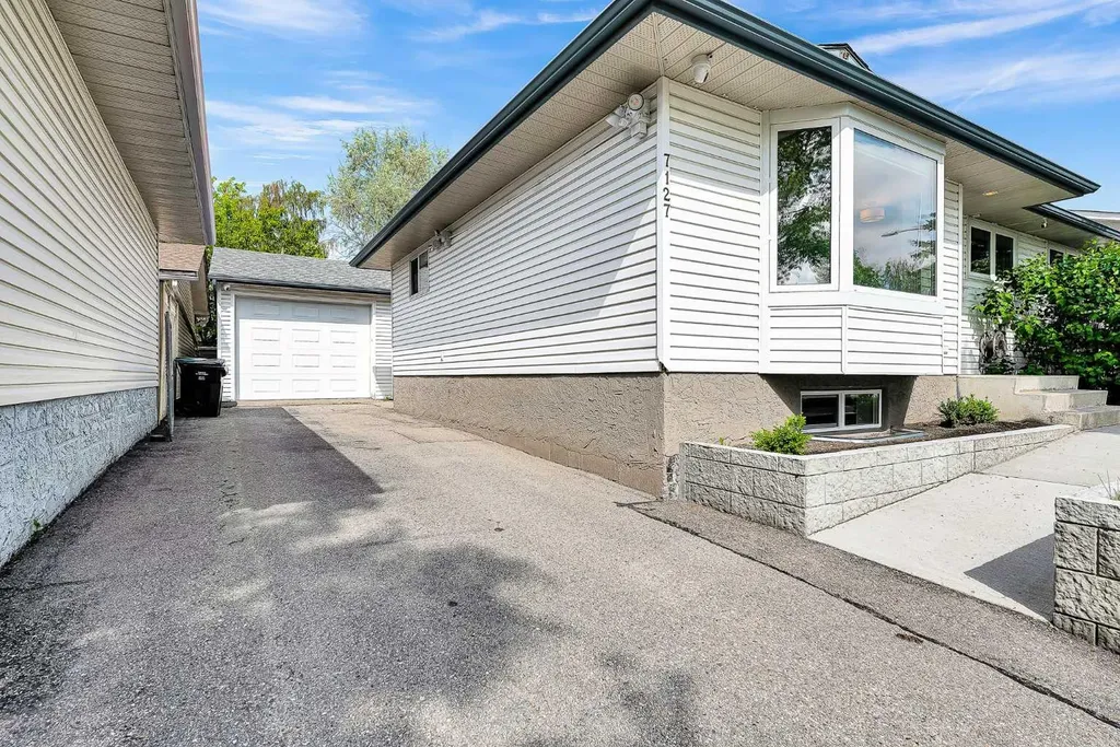 7127 18 Street SE Calgary AB T2C 1K2