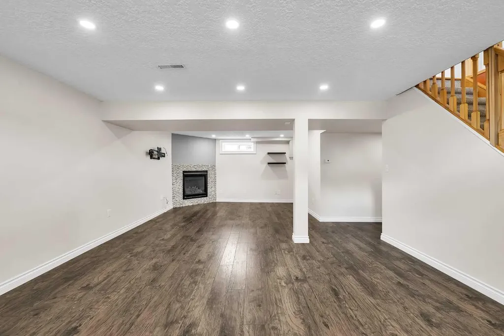 7127 18 Street SE Calgary AB T2C 1K2