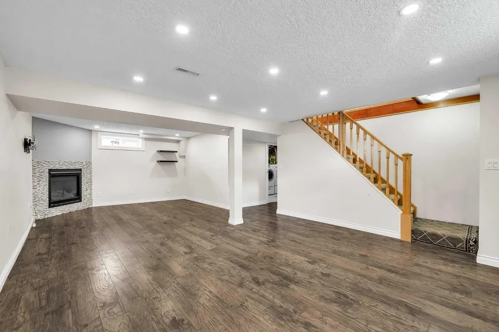 7127 18 Street SE Calgary AB T2C 1K2