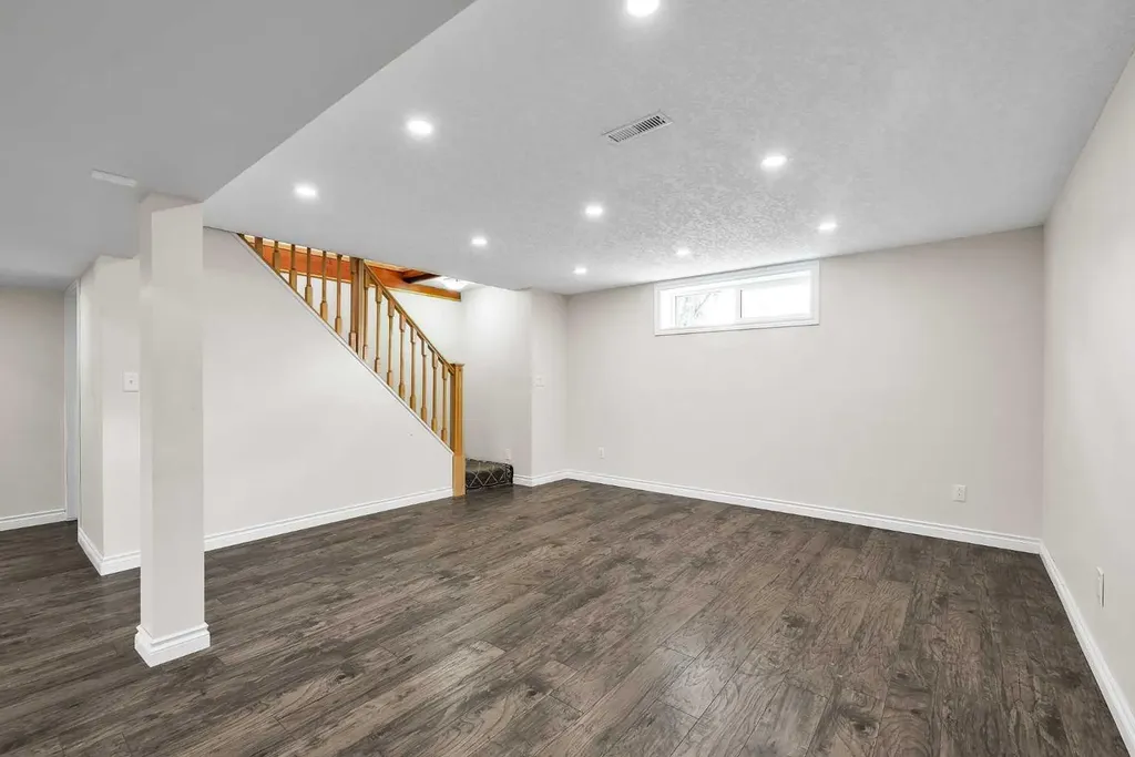 7127 18 Street SE Calgary AB T2C 1K2
