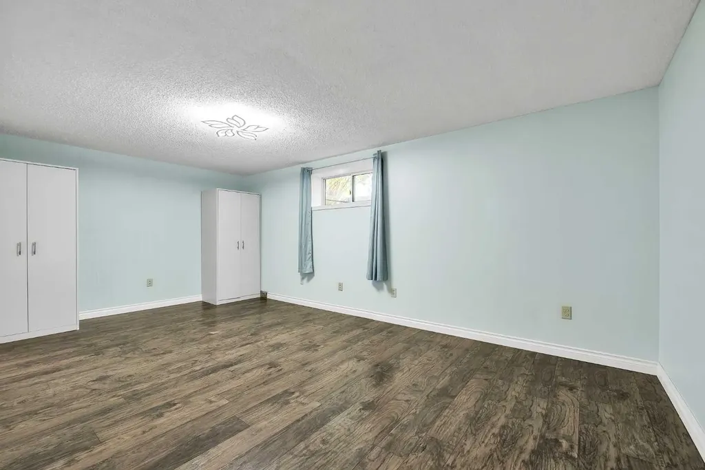 7127 18 Street SE Calgary AB T2C 1K2