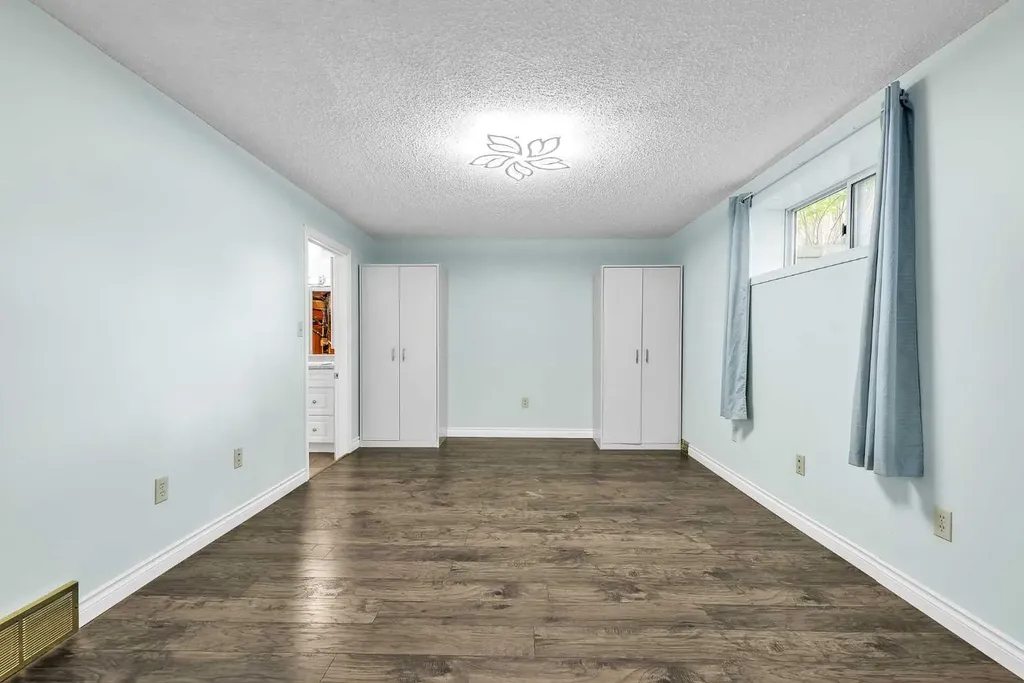 7127 18 Street SE Calgary AB T2C 1K2