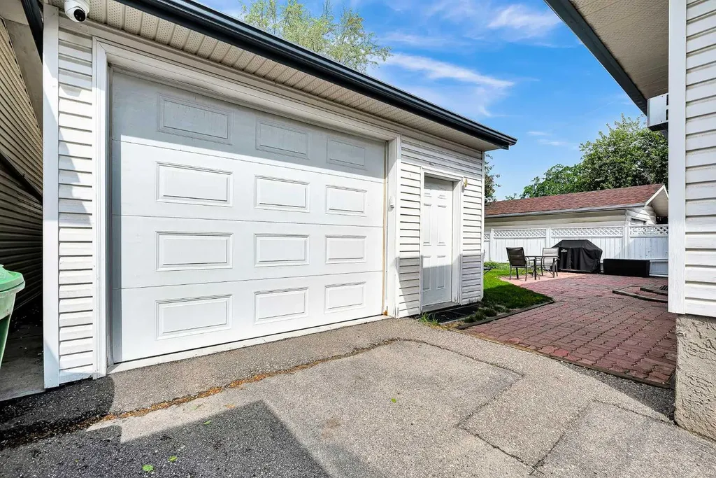 7127 18 Street SE Calgary AB T2C 1K2
